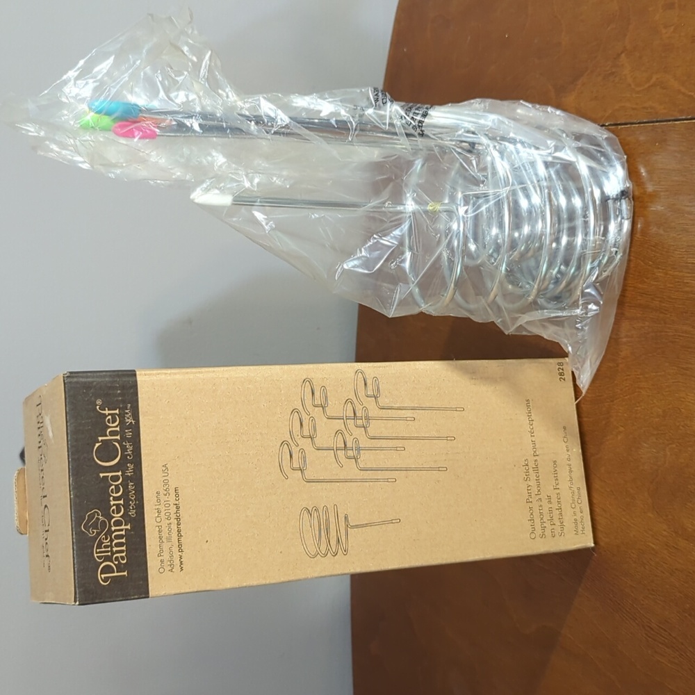 Drink Stakes! Cup Holders Pampered Chef Outdoor Party Sticks #2828 NIB